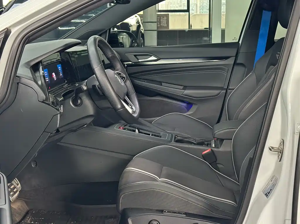 Volkswagen Golf 2024