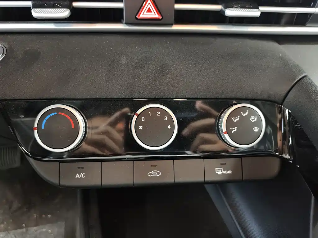 Hyundai Elantra — фото 12
