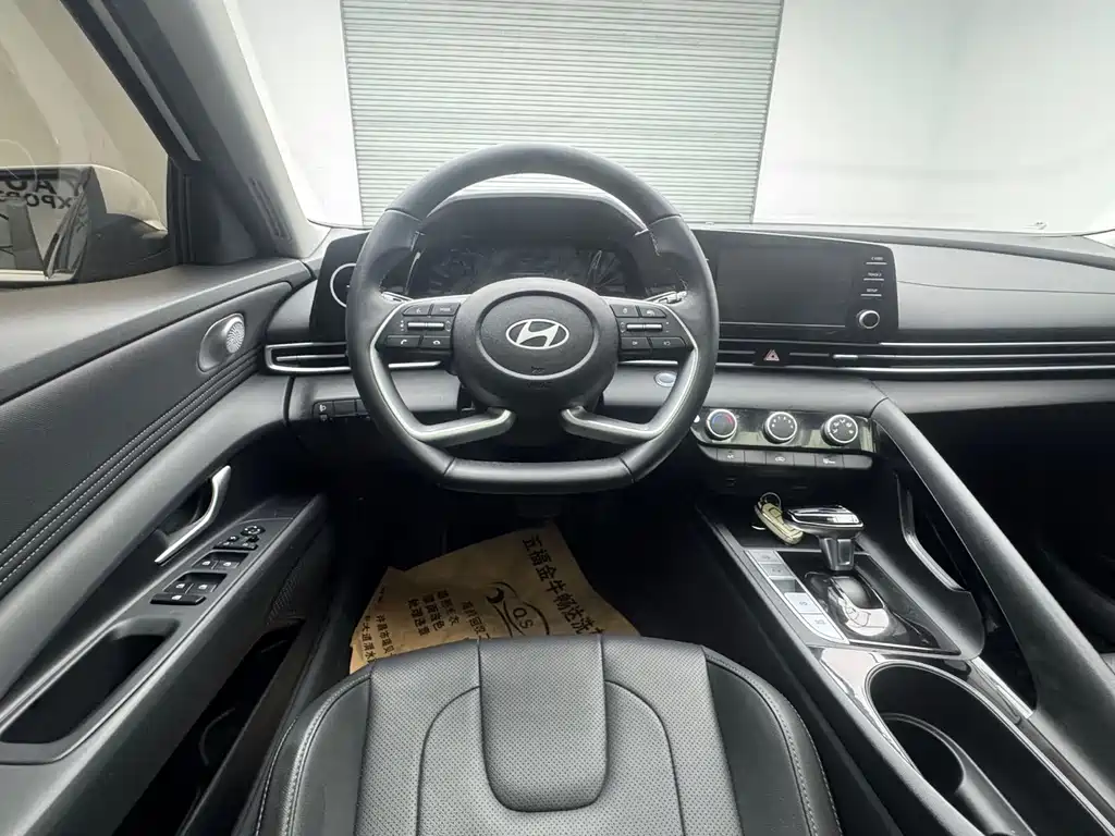 Hyundai Elantra 2023 — фото 14