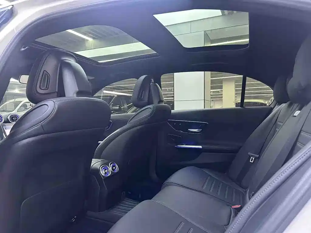 Mercedes-Benz C-Class 2023 — фото 6