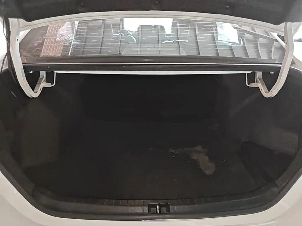 Toyota Corolla 2018 — фото 19