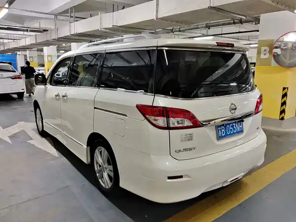 Nissan Quest 2014