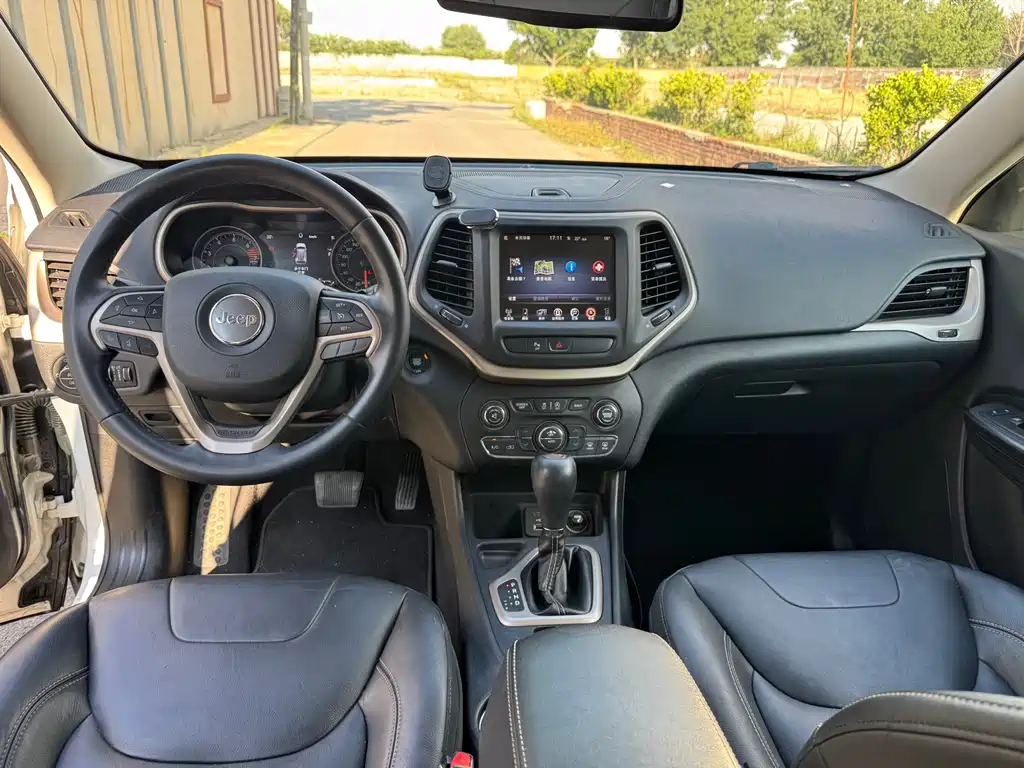 Jeep Cherokee 2018 — фото 9