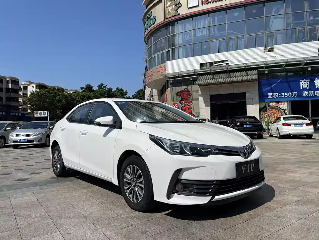 Toyota Corolla 2018 — фото 3