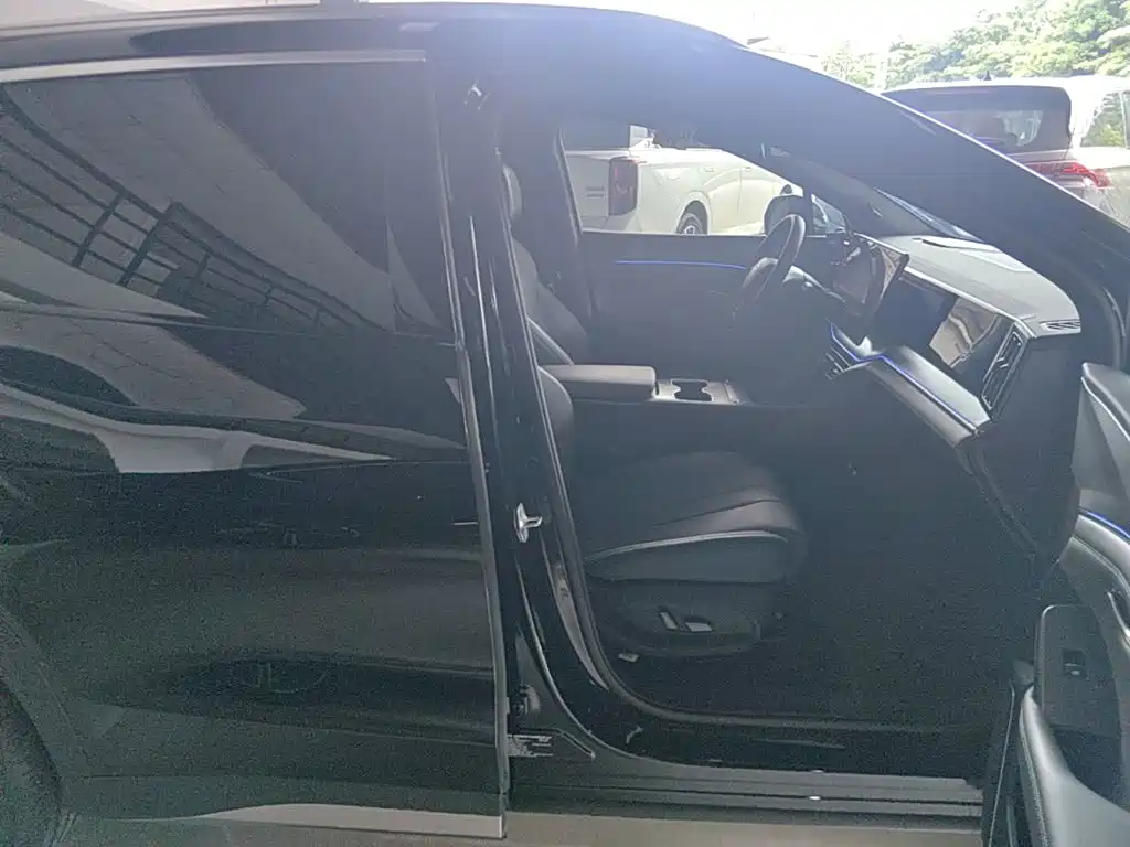 BYD L DM-i 2026 — фото 25