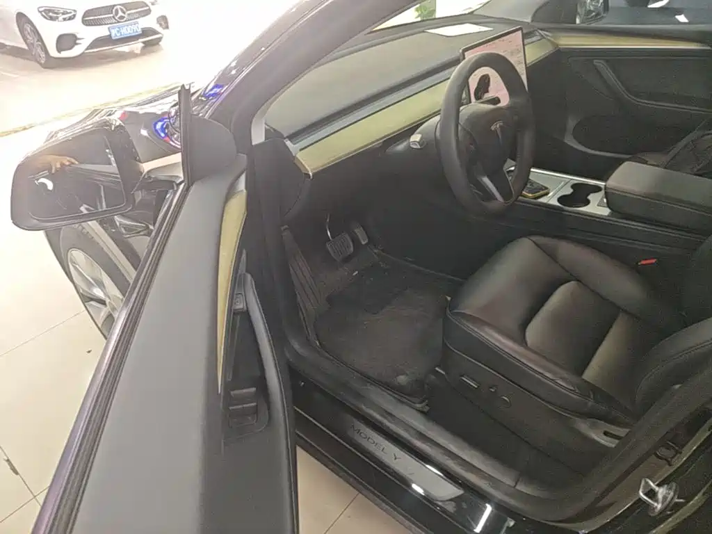 Tesla Model Y 2023 — фото 16