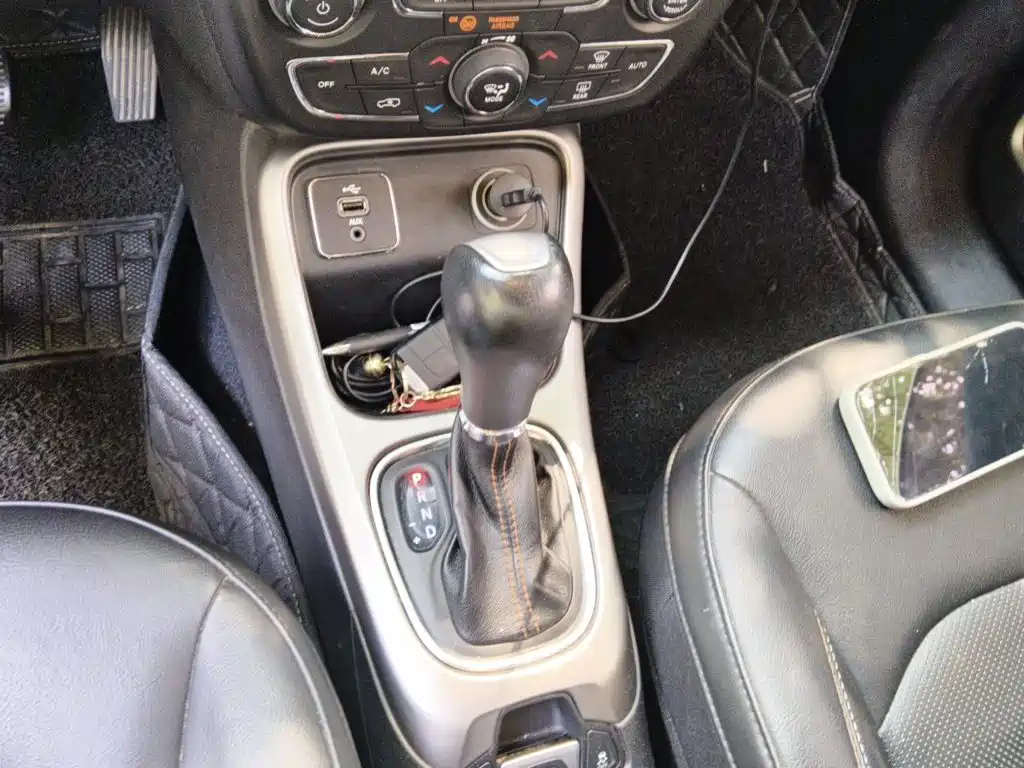 Jeep Compass 2017 — фото 15