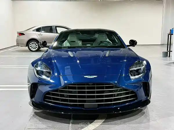 Aston Martin V8 Vantage 2024