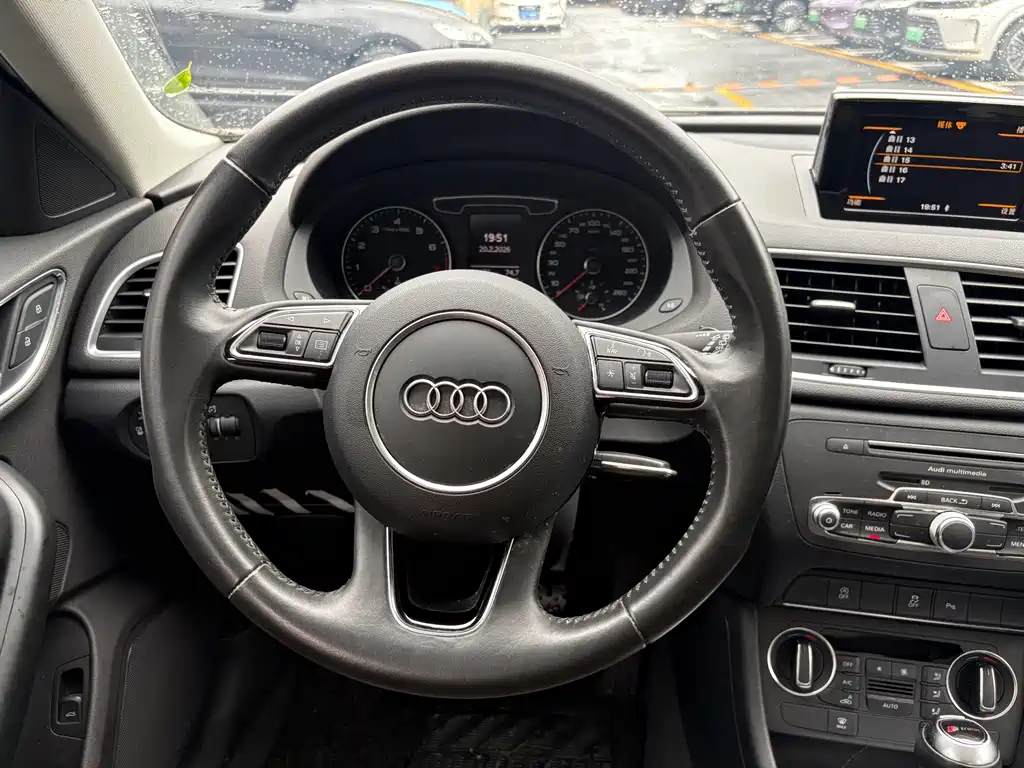 Audi Q3 2017 — фото 10