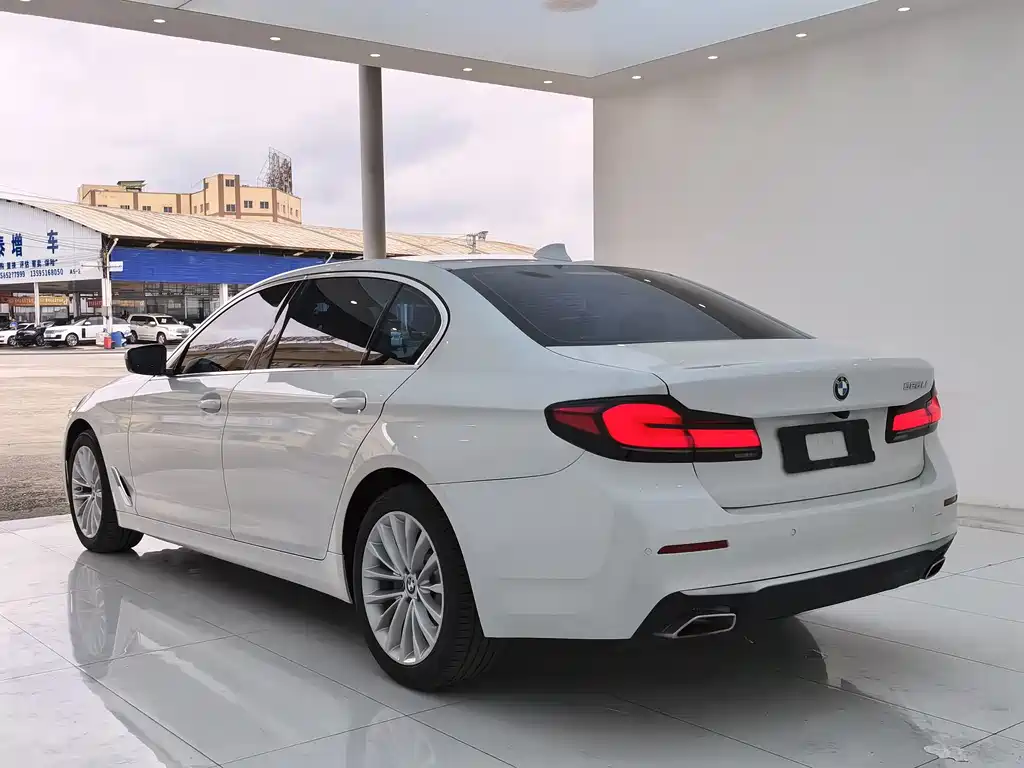 BMW 5 Series 2022 — фото 15