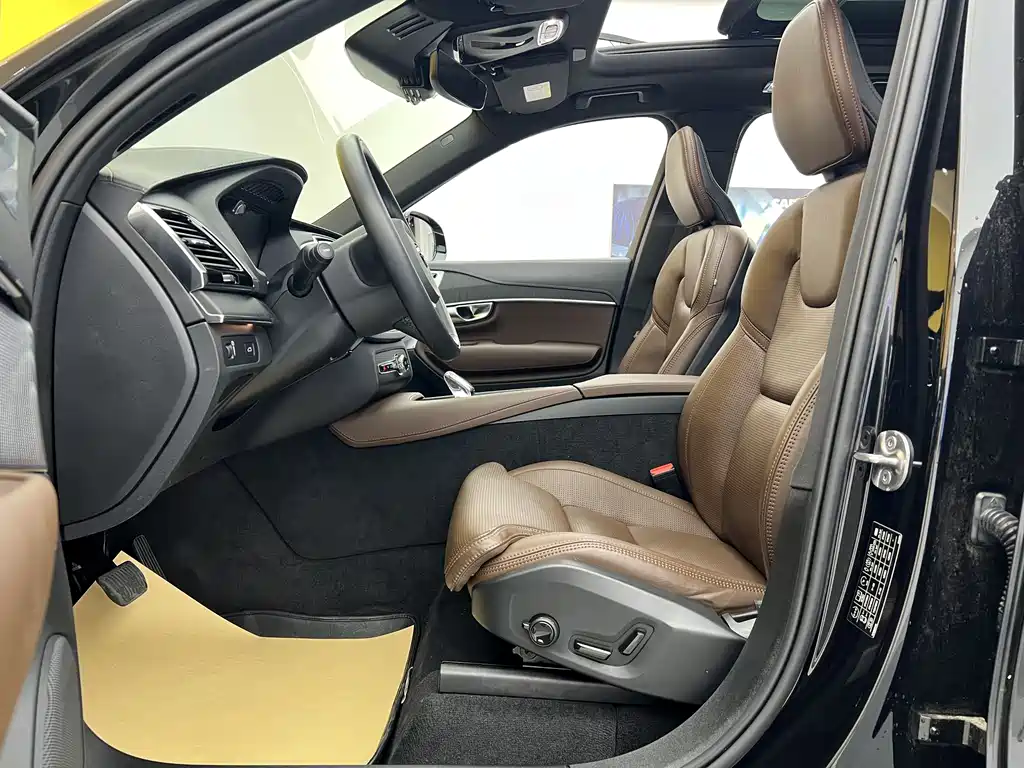 Volvo XC90 2022 — фото 3