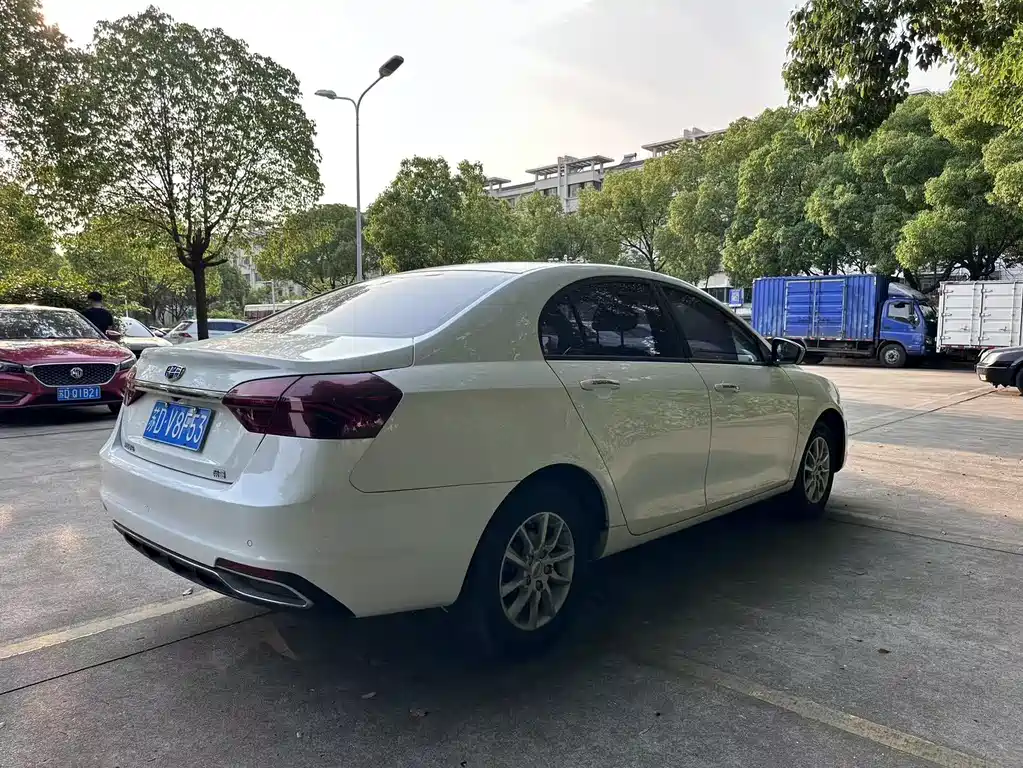 Geely Emgrand 2020 — фото 14