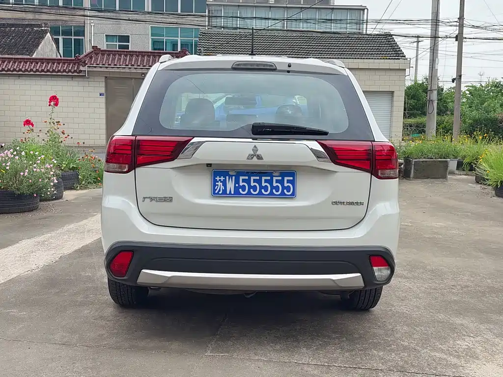 Mitsubishi Outlander 2017 — фото 12
