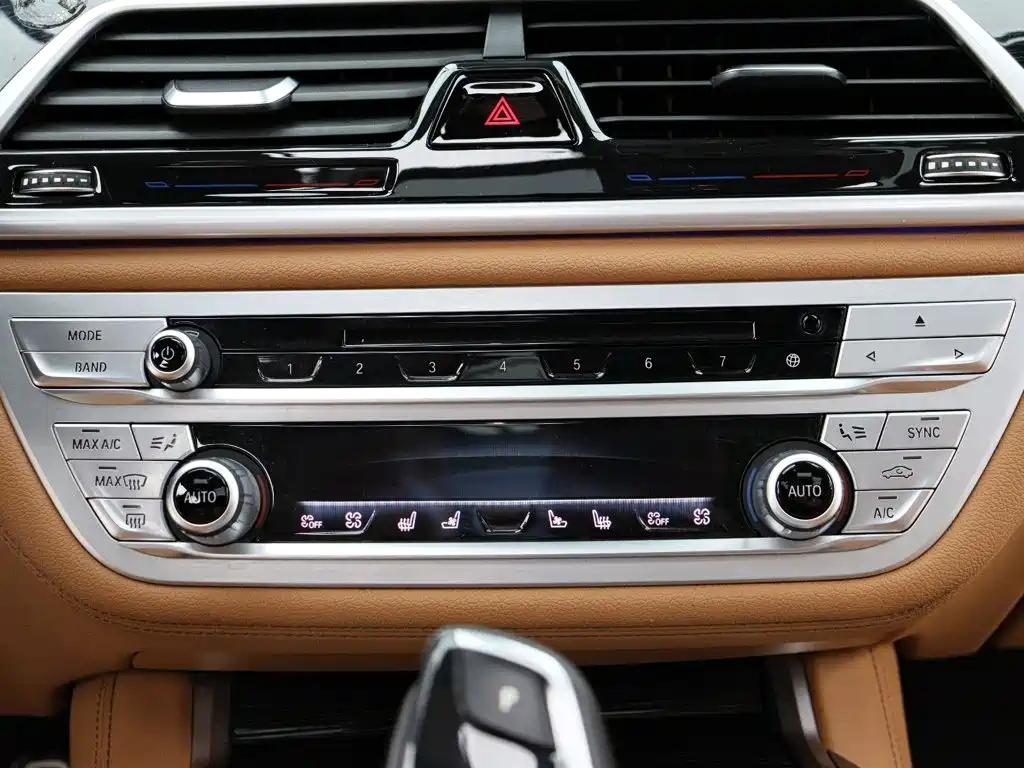 BMW 7 Series 2018 — фото 20