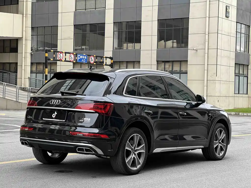 Audi Q5L 2022 — фото 24