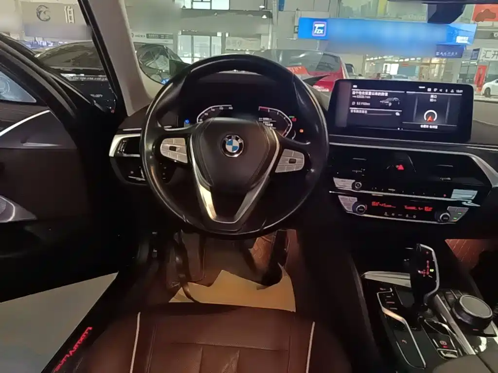 BMW 5 Series 2021 — фото 11