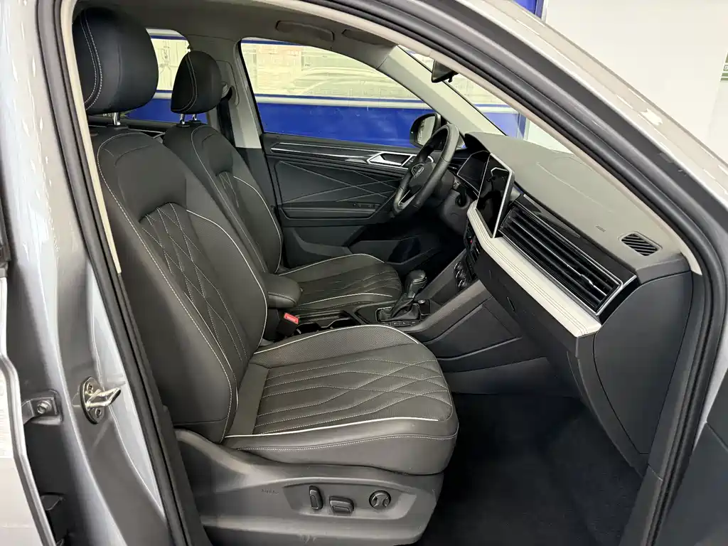 Volkswagen Tiguan L 2023 — фото 24