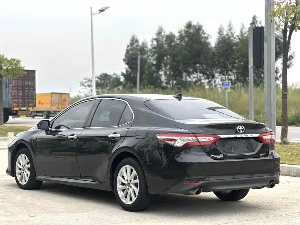 Toyota Camry 2022 — фото 6
