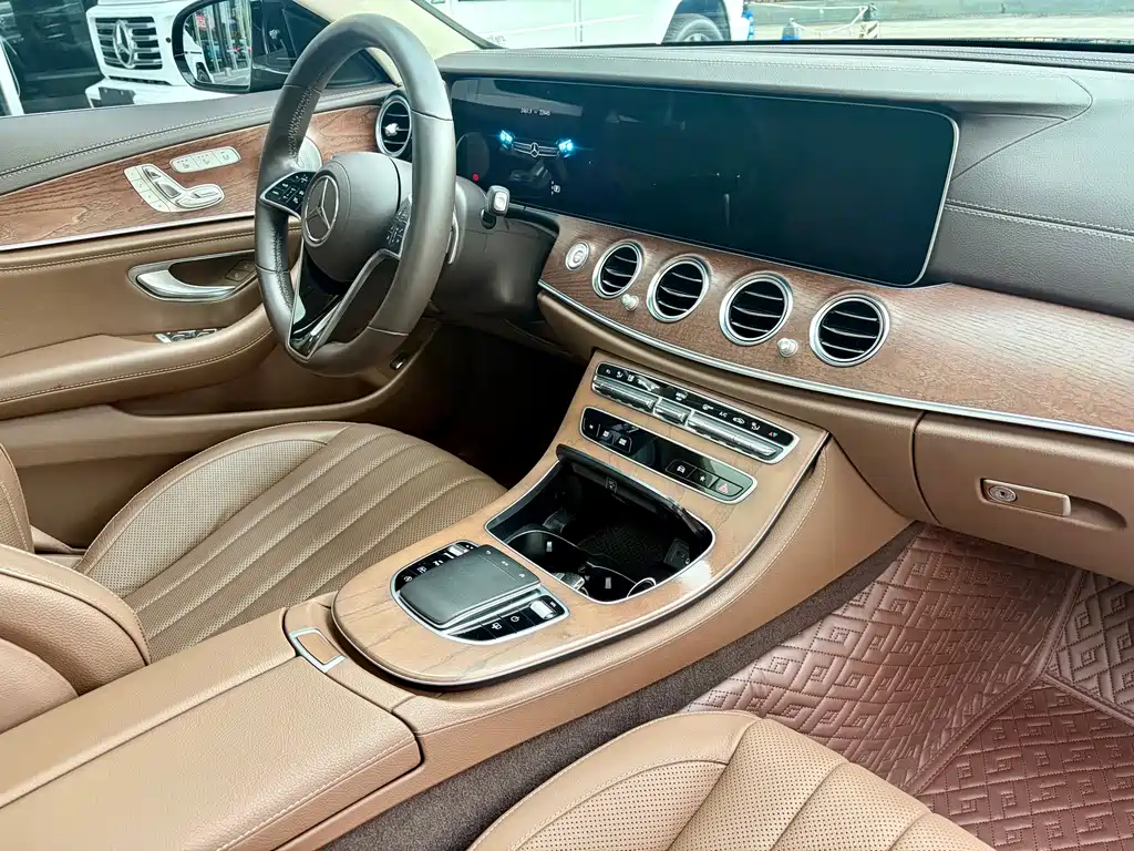 Mercedes-Benz E-Class 2023 — фото 18