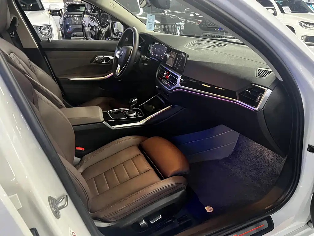 BMW 3 Series 2019 — фото 12