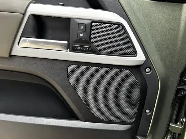 Land Rover Defender 2022