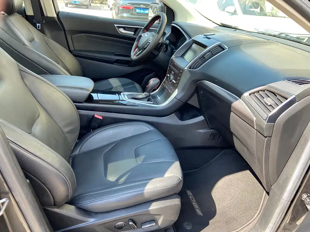 Ford Edge 2016 — фото 18
