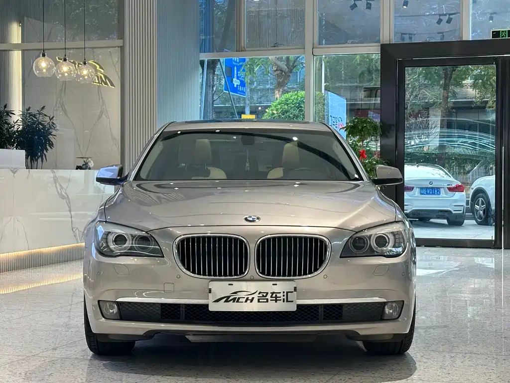 BMW 7 Series 2011 — фото 2