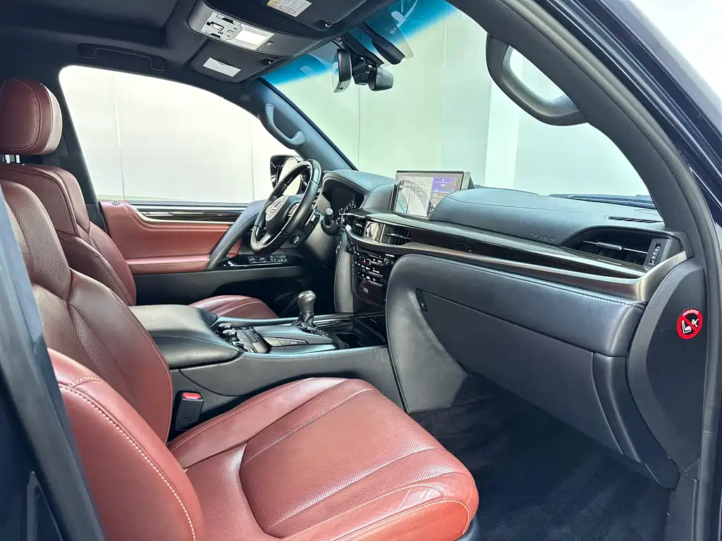 Lexus LX 2018 — фото 11