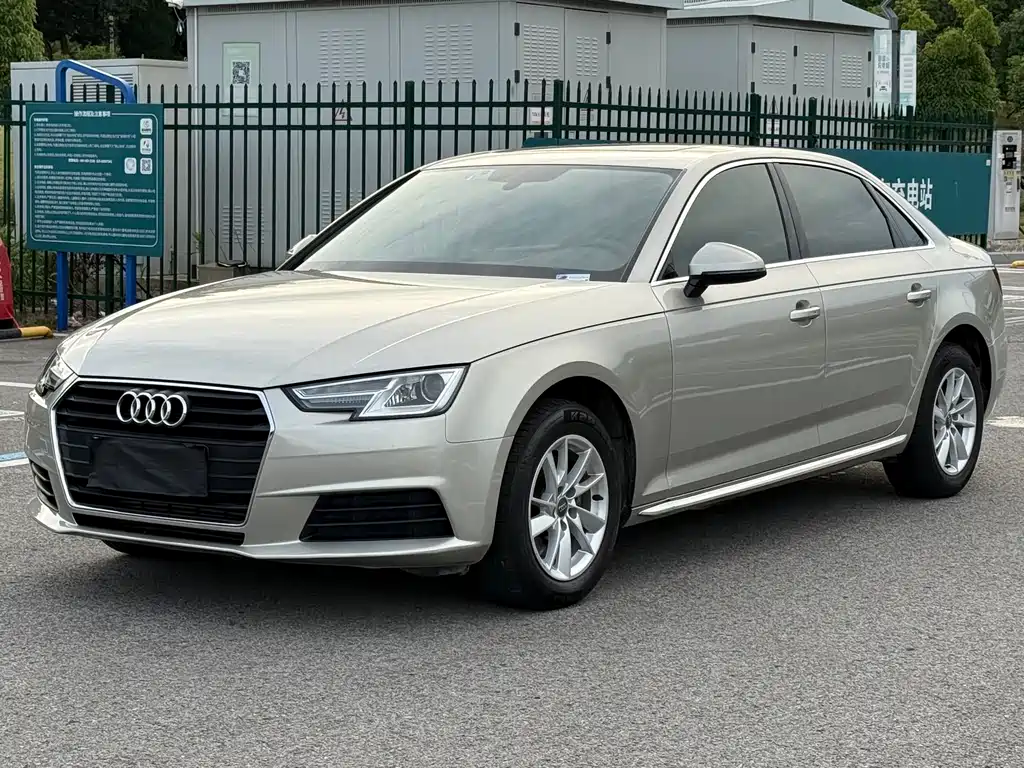 Audi A4L 2016
