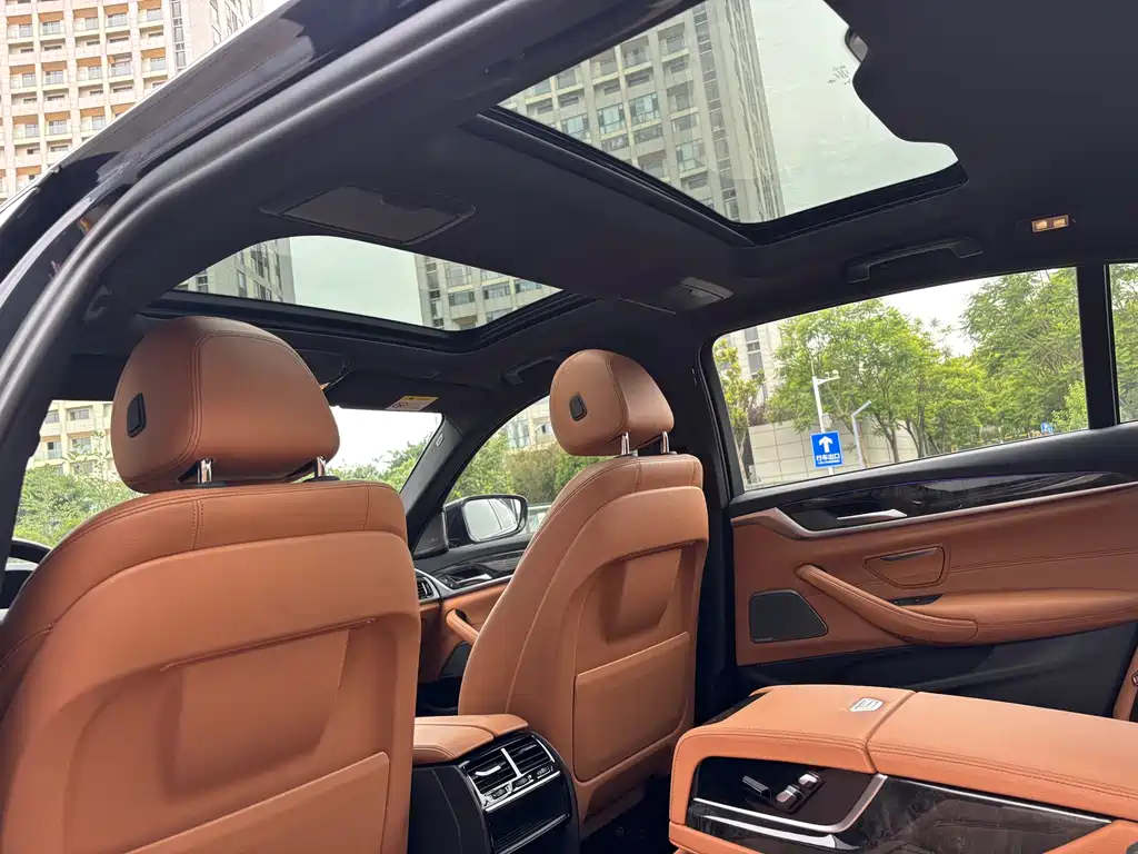 BMW 5 Series 2018 — фото 42
