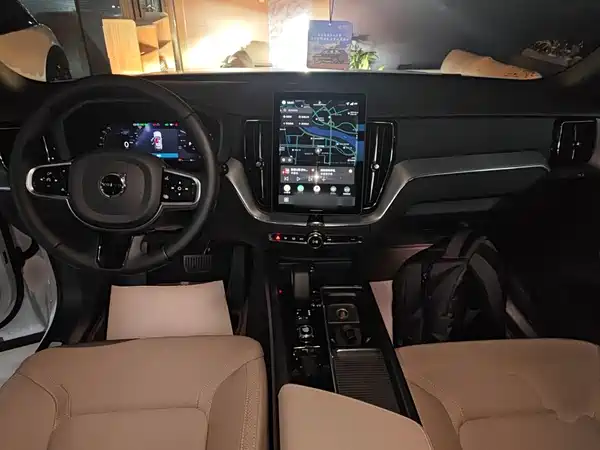 Volvo XC60 2025
