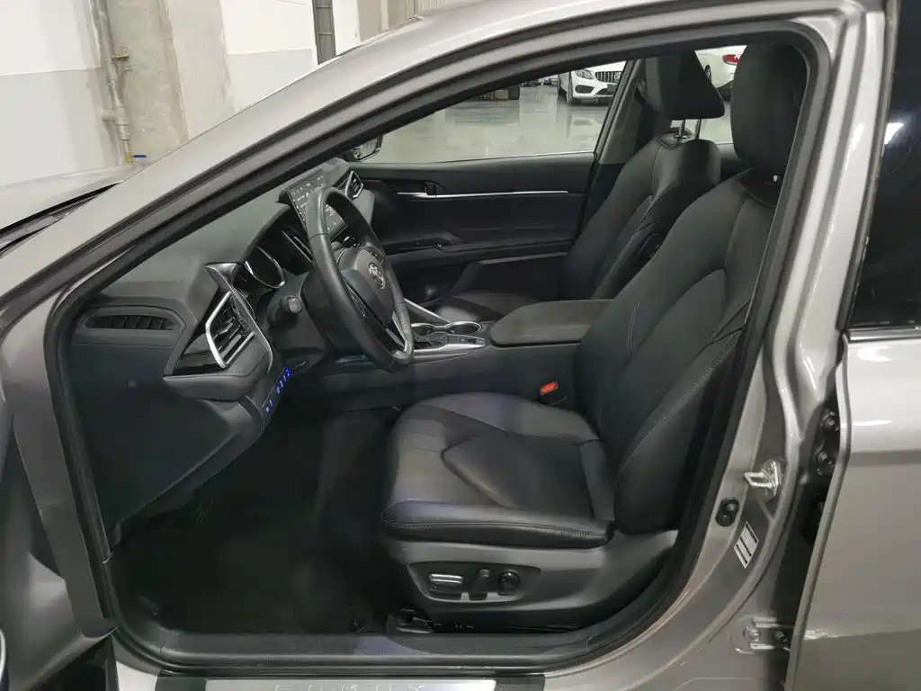 Toyota Camry 2022 — фото 10