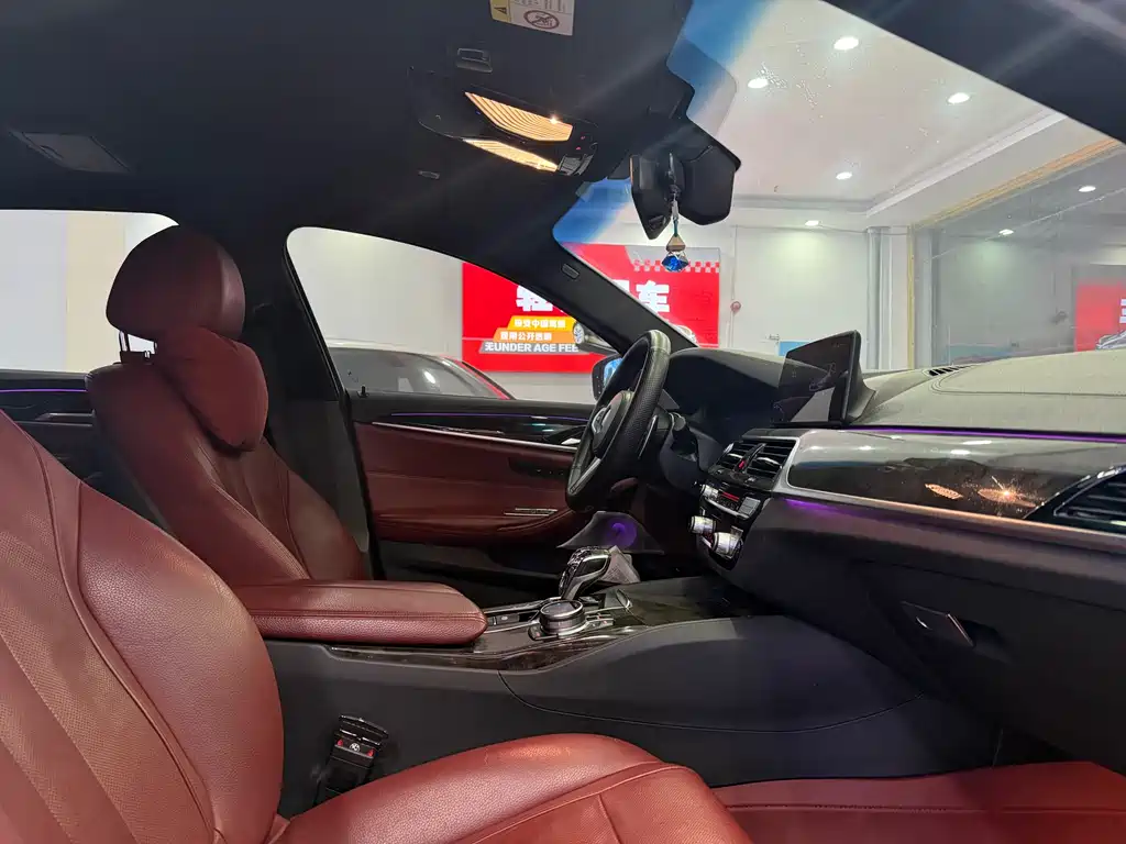 BMW 5 Series 2020 — фото 10