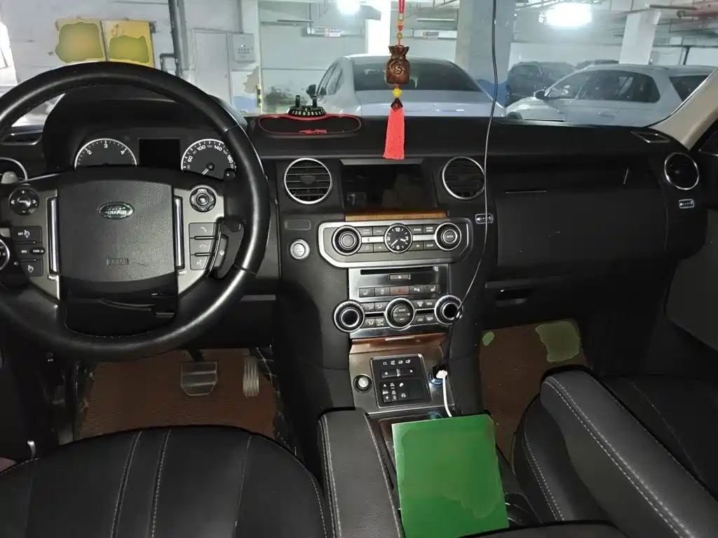 Land Rover Discovery 2016 — фото 13
