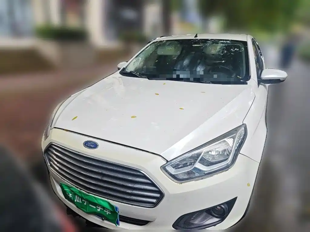 Ford Escort 2015 — фото 24