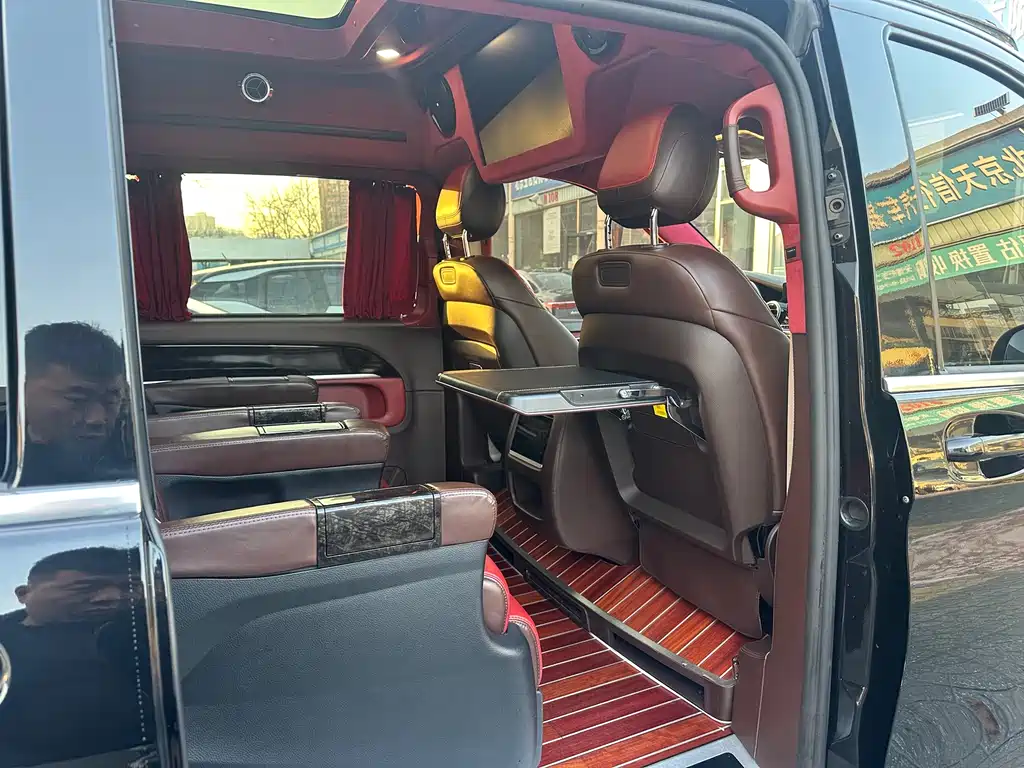 Mercedes-Benz V-Class 2020 — фото 18