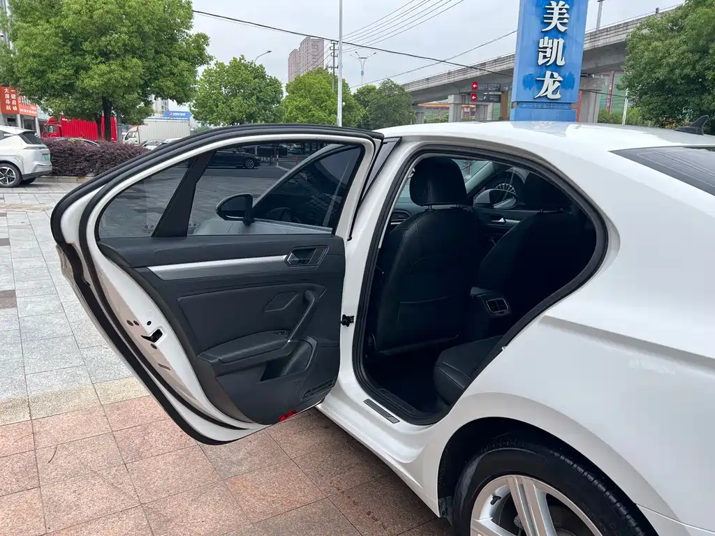 Volkswagen Lamando 2018 — фото 10