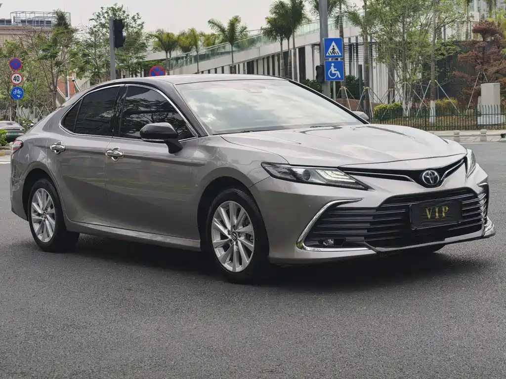 Toyota Camry 2021 — фото 2