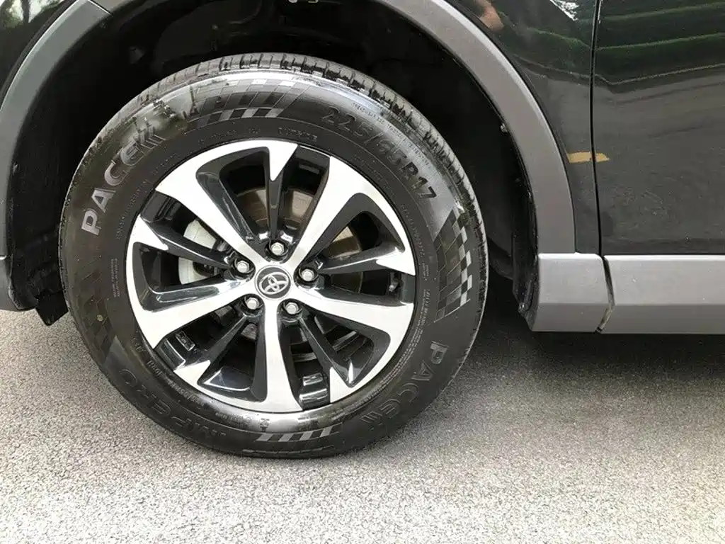 Toyota RAV4 2019 — фото 16