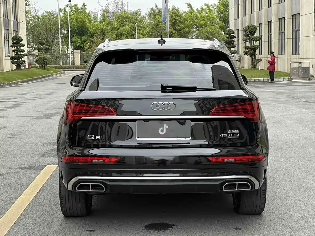 Audi Q5L 2022 — фото 23
