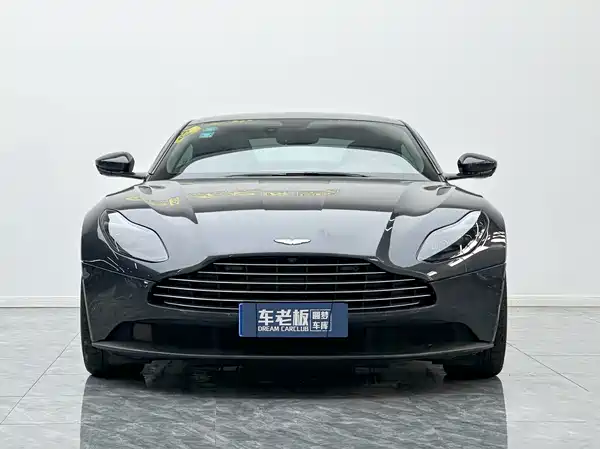 Aston Martin DB11 2020