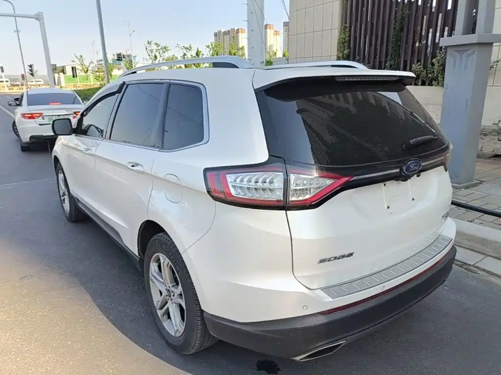 Ford Edge 2019 — фото 23