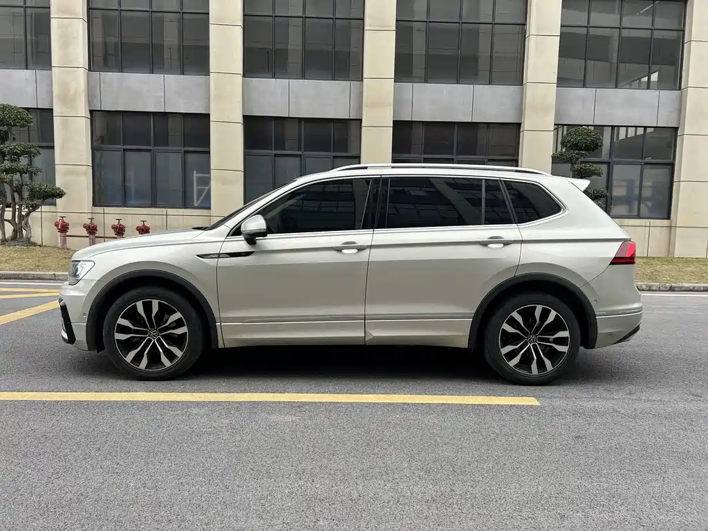 Volkswagen Tiguan L 2021 — фото 14