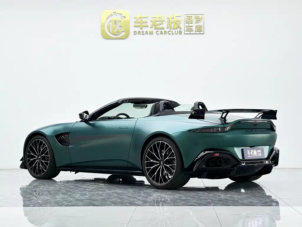 Aston Martin V8 Vantage 2022 — фото 6