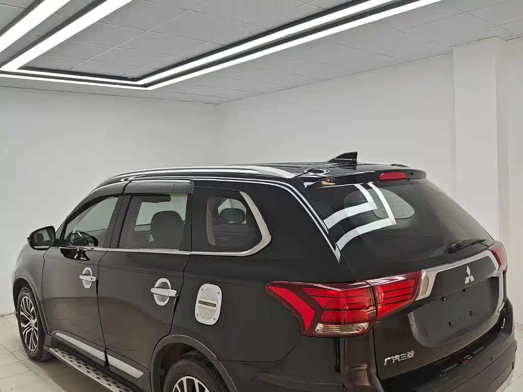 Mitsubishi Outlander 2018 — фото 4