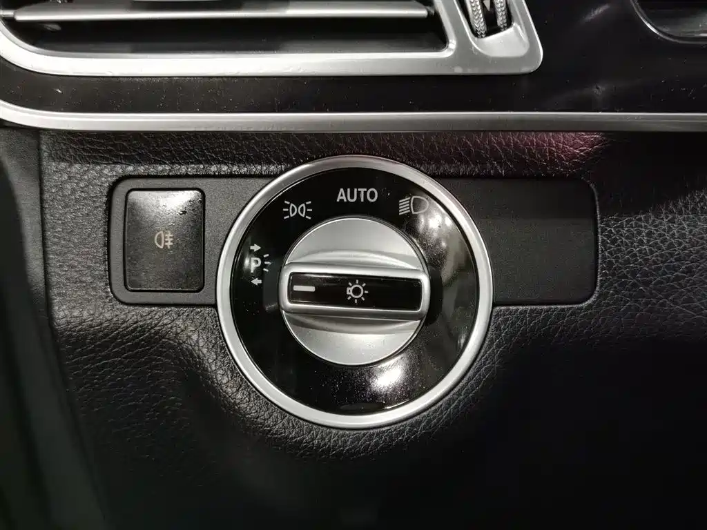 Mercedes-Benz E-Class 2015 — фото 21