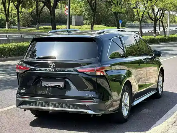 Toyota Granvia 2024