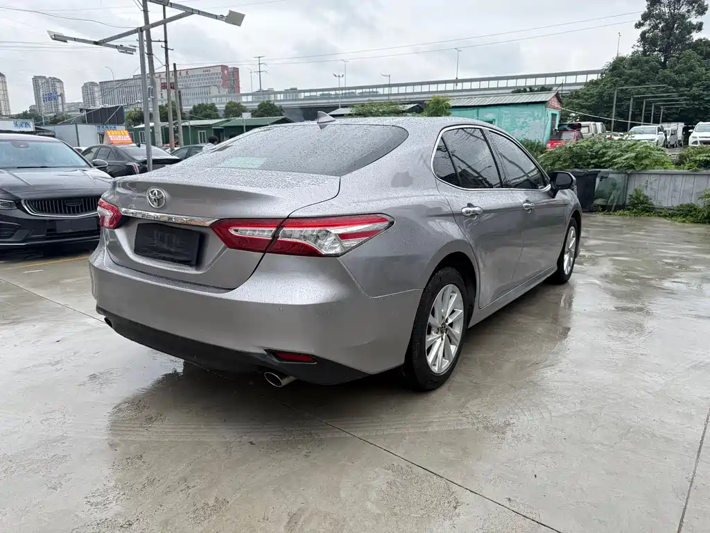 Toyota Camry 2021 — фото 17