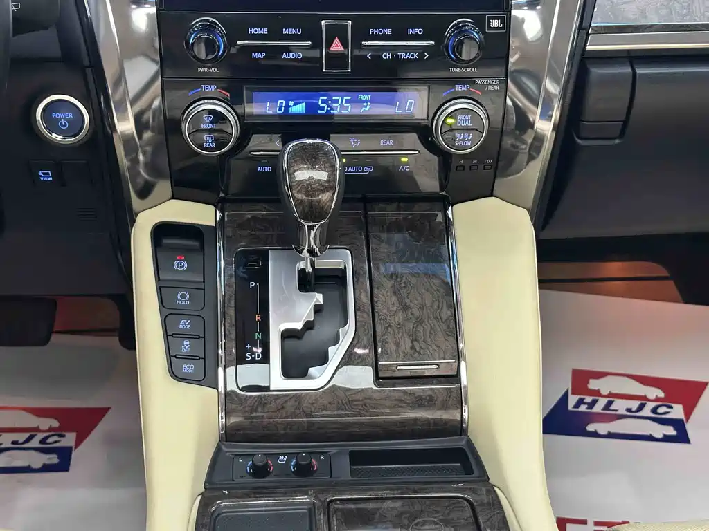 Toyota Alphard 2021 — фото 14