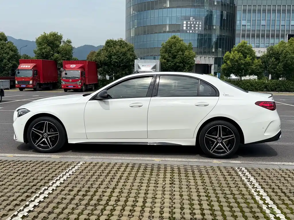 Mercedes-Benz C-Class 2023
